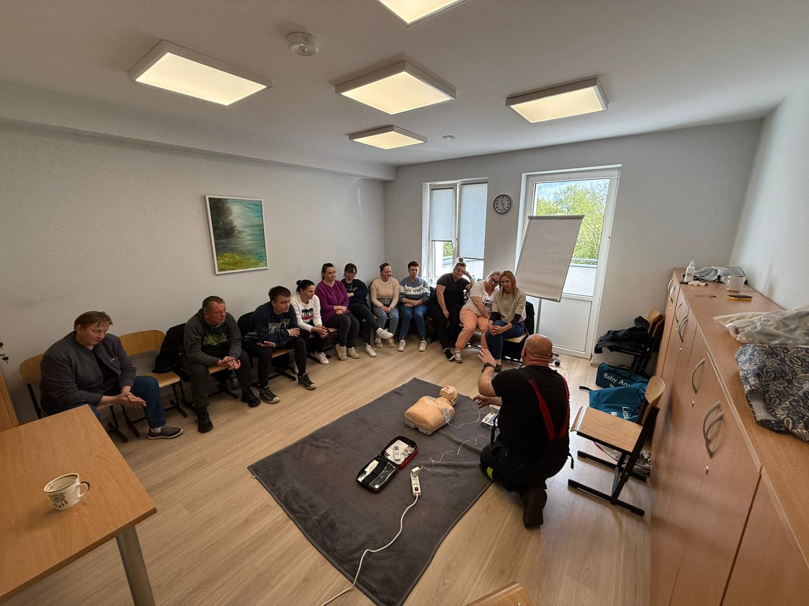 Zdjęcie przedstawiające grupę osób biorących udział w projekcie